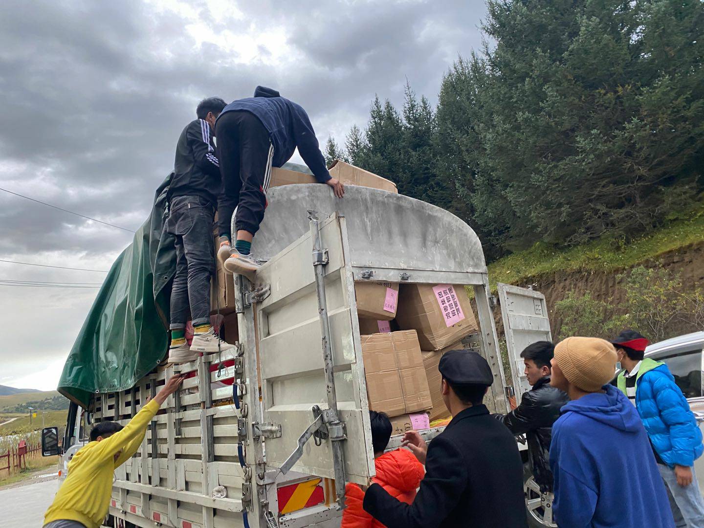 长沙贺亮影视制作有限公司公益回顾丨家国同欢月同圆 温暖满载甘孜州(图5) 长沙贺亮影视制作有限公司公益回顾丨家国同欢月同圆 温暖满载甘孜州(图5)